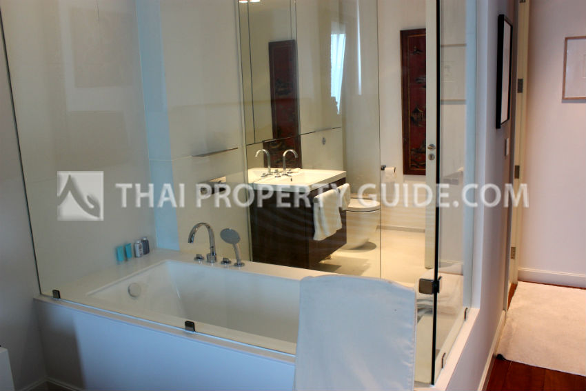 Condominium in Ploenchit 
