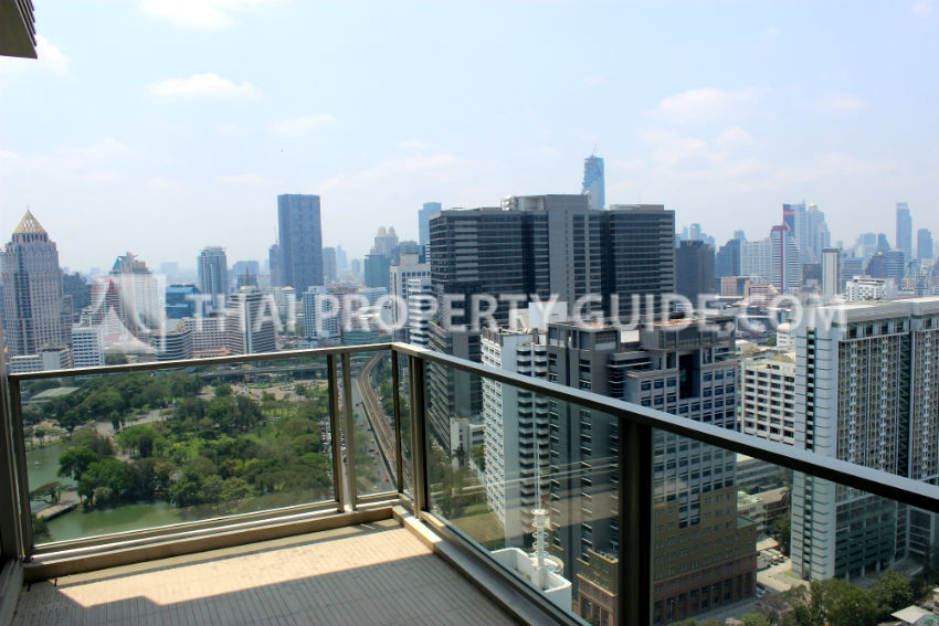 Condominium in Ploenchit 