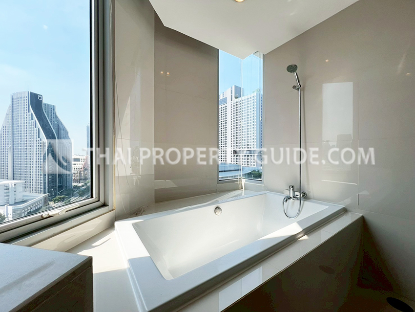 Condominium in Ploenchit 