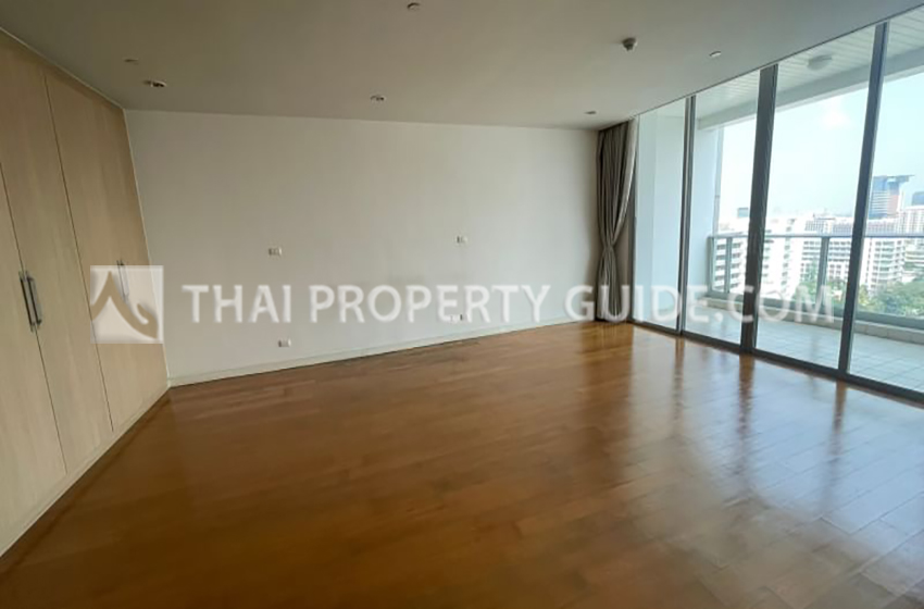 Condominium in Ploenchit 
