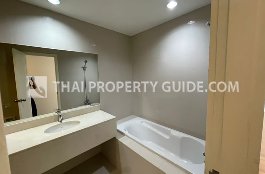 Condominium in Ploenchit 