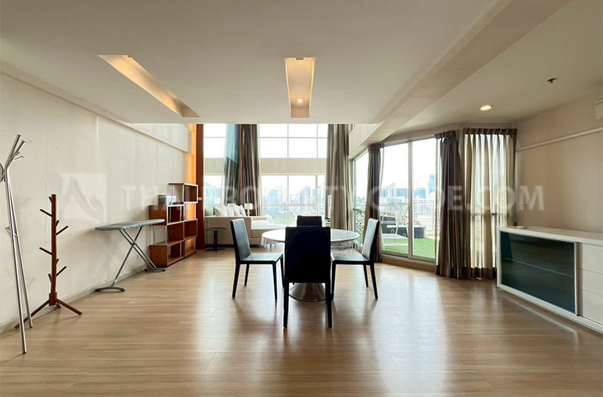 Condominium in Ploenchit 