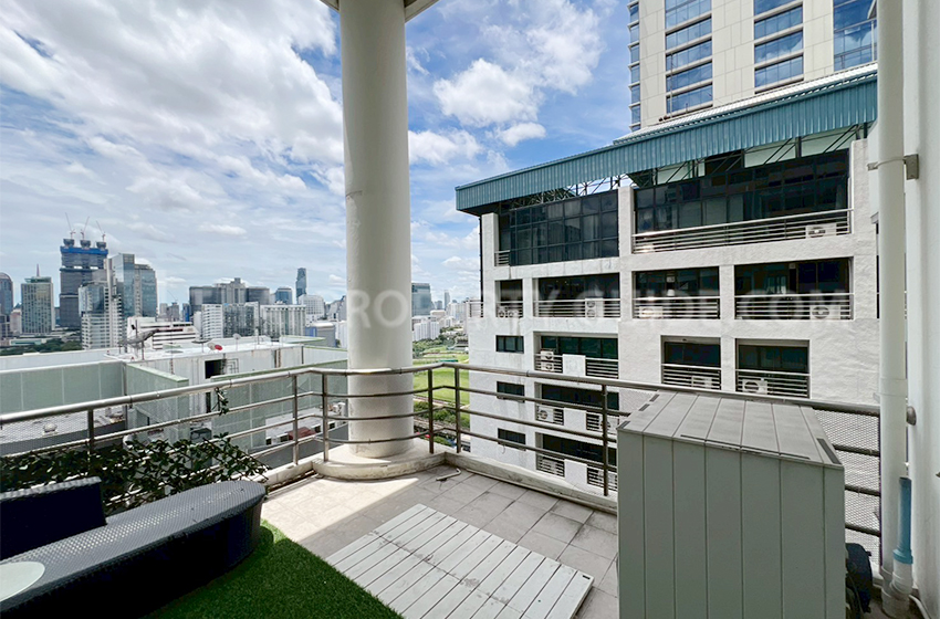 Condominium in Ploenchit 