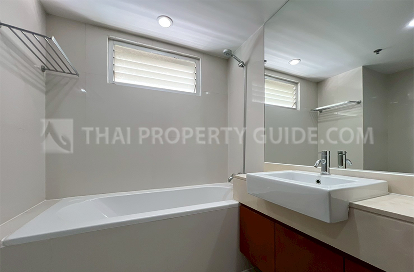 Condominium in Ploenchit 