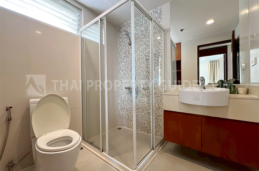 Condominium in Ploenchit 