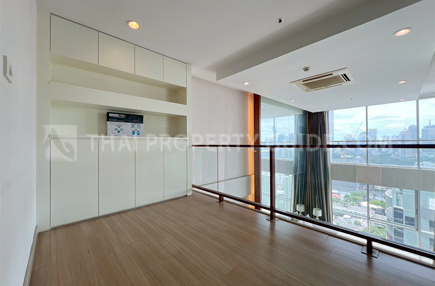 Condominium in Ploenchit 