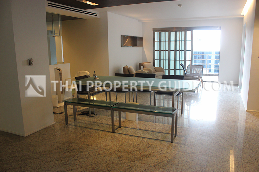Condominium in Ploenchit 
