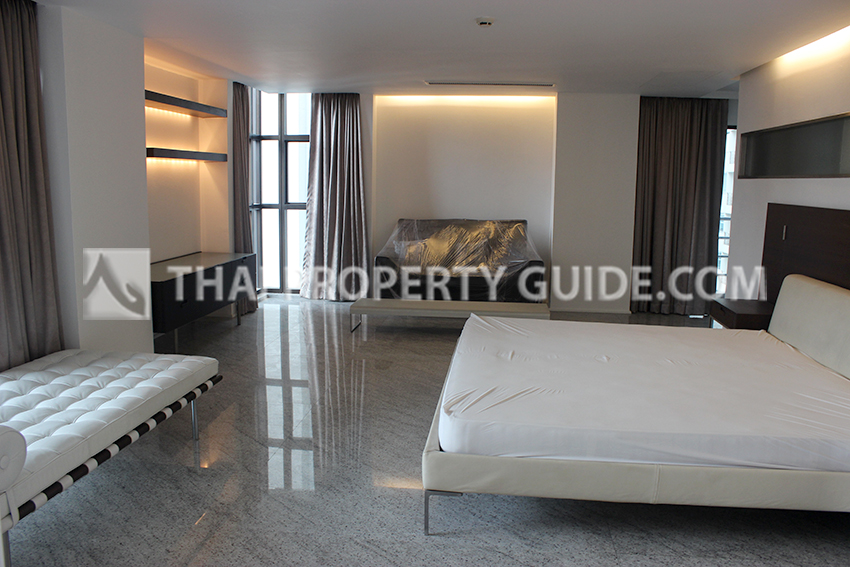 Condominium in Ploenchit 