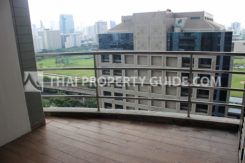 Condominium in Ploenchit 