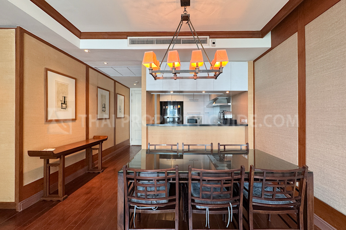 Condominium in Ploenchit : Athenee Residence 