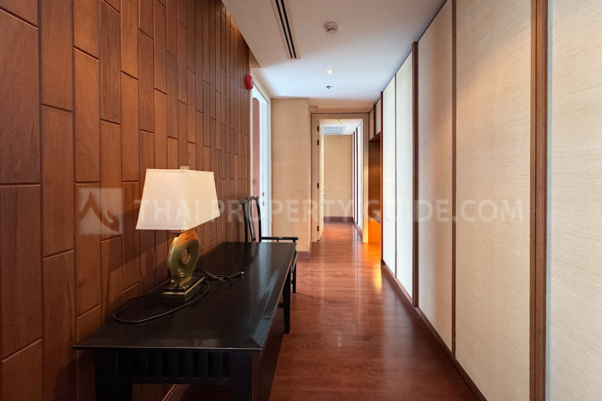 Condominium in Ploenchit : Athenee Residence 