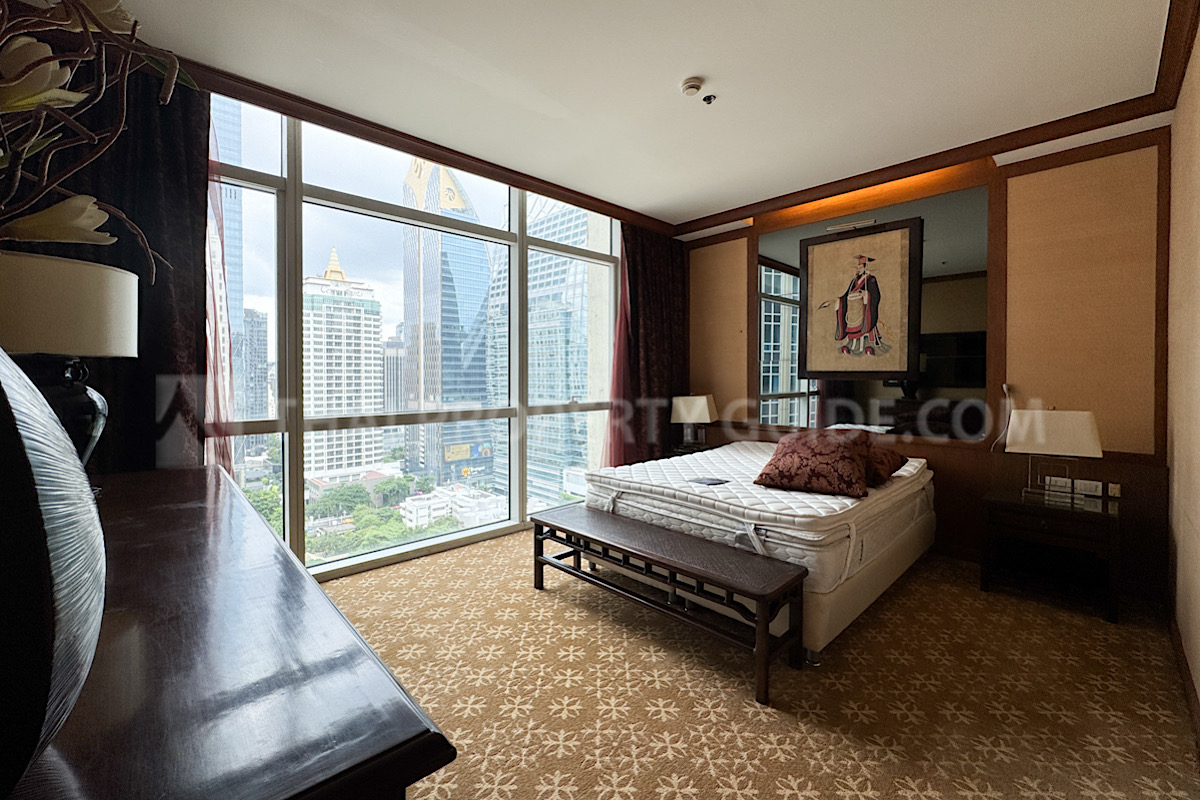 Condominium in Ploenchit : Athenee Residence 