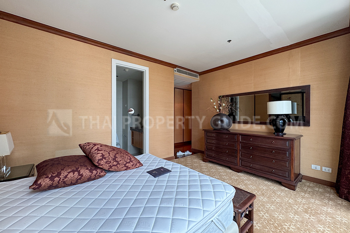 Condominium in Ploenchit : Athenee Residence 
