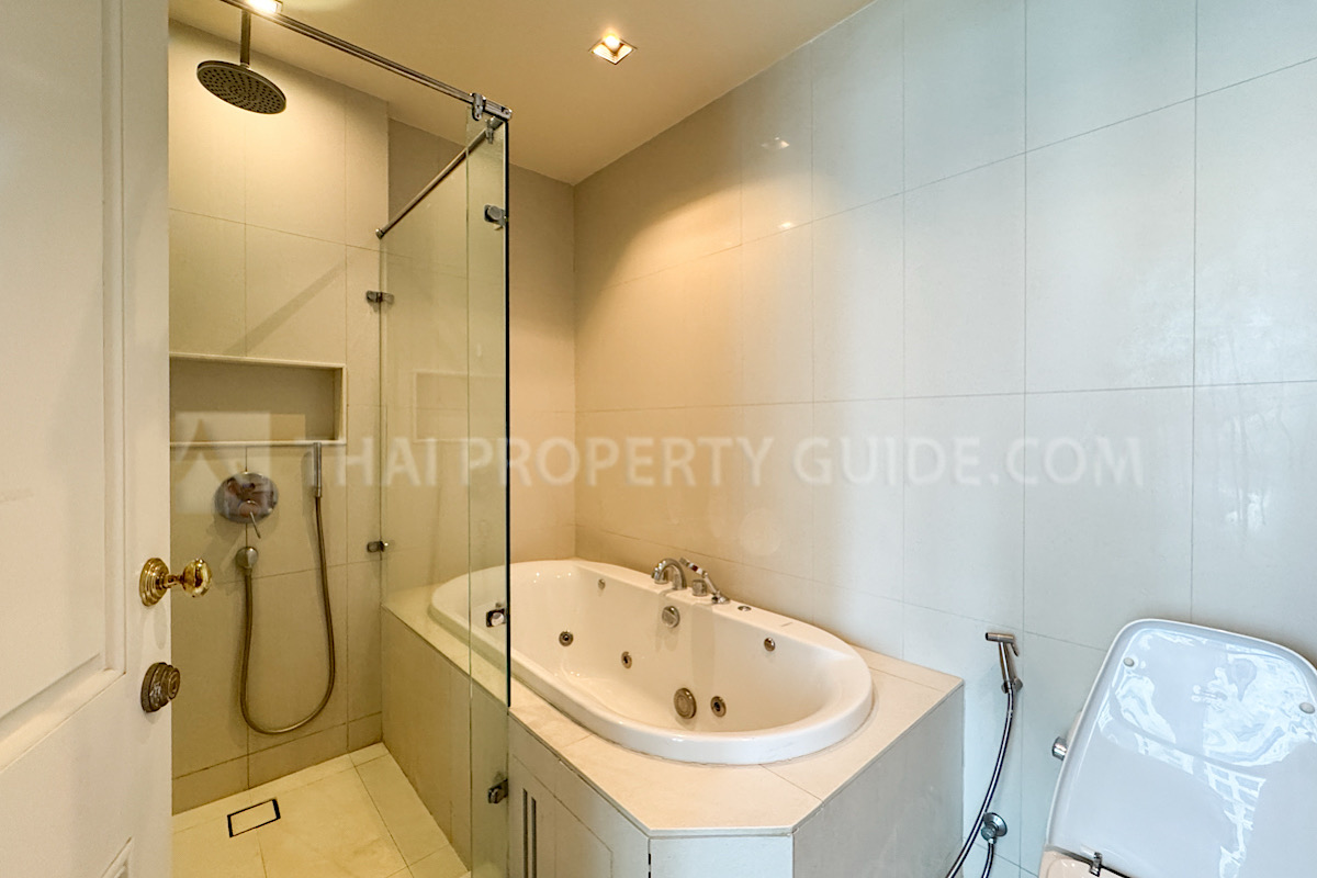 Condominium in Ploenchit : Athenee Residence 