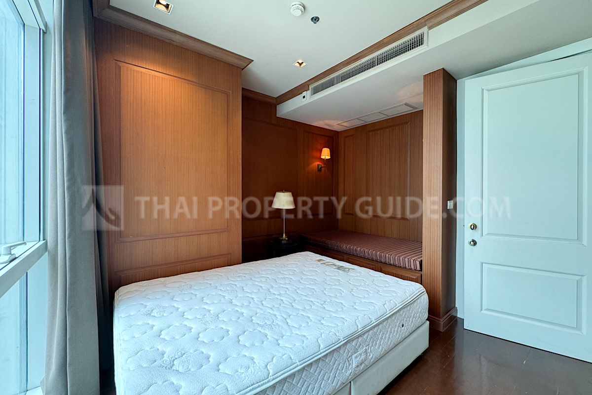 Condominium in Ploenchit : Athenee Residence 