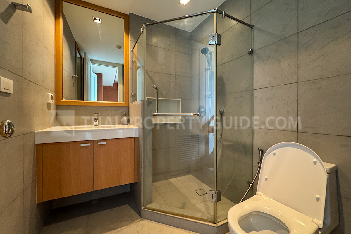 Condominium in Ploenchit : Athenee Residence 