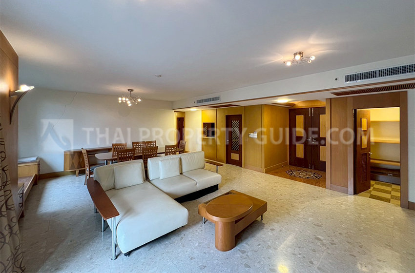 Condominium in Ploenchit 