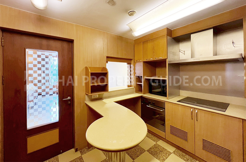 Condominium in Ploenchit 