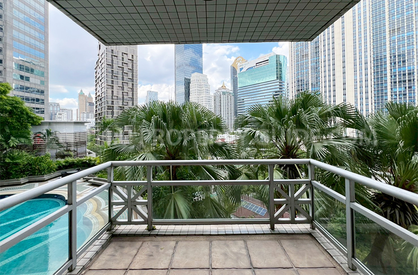 Condominium in Ploenchit 