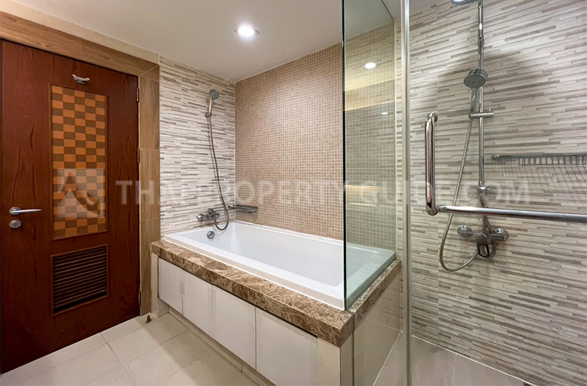 Condominium in Ploenchit 