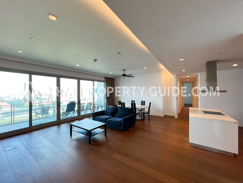 Condominium in Ploenchit 