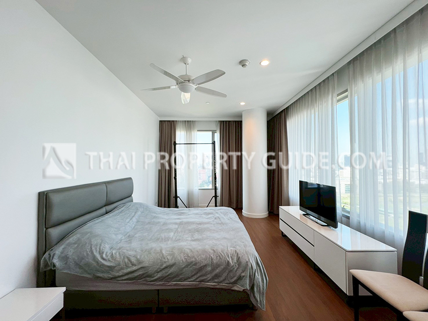 Condominium in Ploenchit 