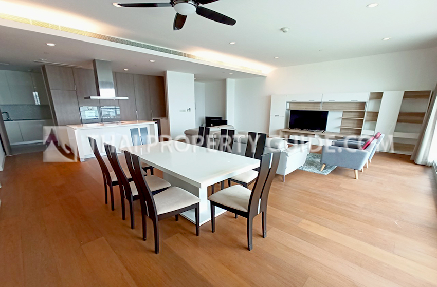 Condominium in Ploenchit 