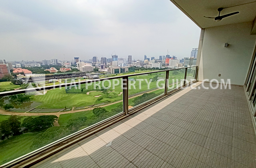 Condominium in Ploenchit 