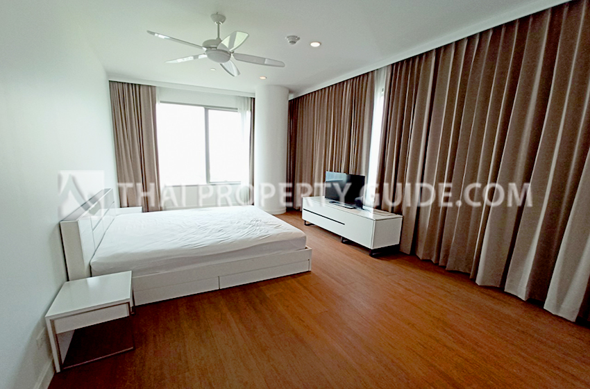 Condominium in Ploenchit 