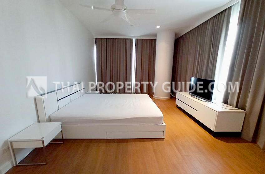 Condominium in Ploenchit 
