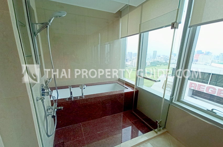 Condominium in Ploenchit 