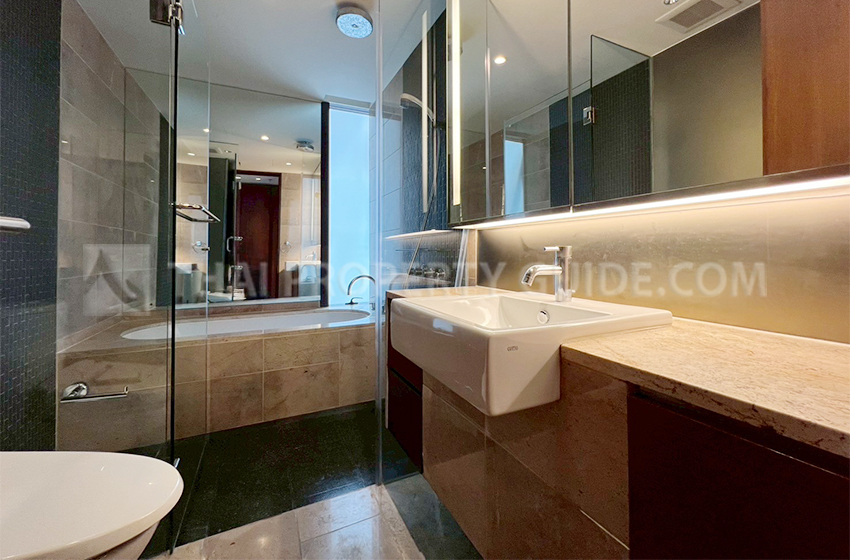 Condominium in Ploenchit : Hansar Rajdamri