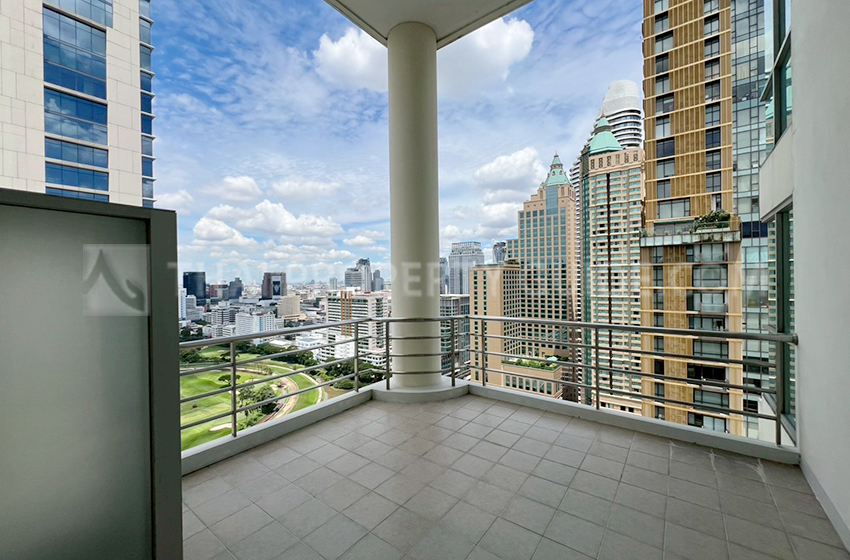 Condominium in Ploenchit 