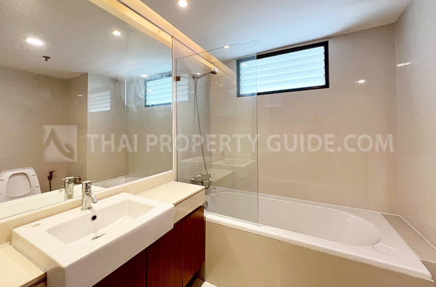 Condominium in Ploenchit 