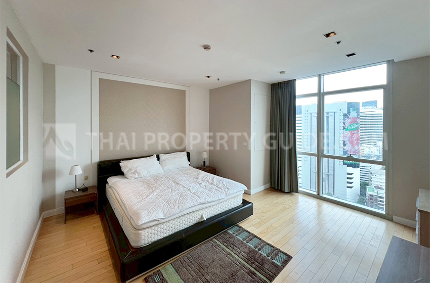 Condominium in Ploenchit : Athenee Residence