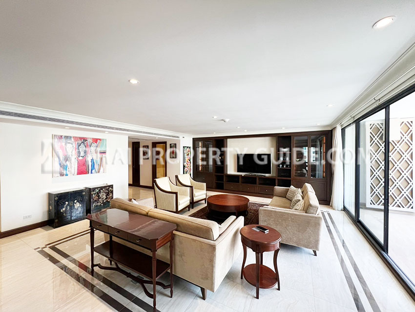 Condominium in Ploenchit 