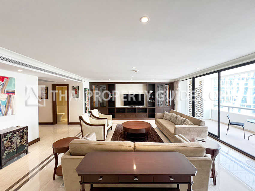 Condominium in Ploenchit 