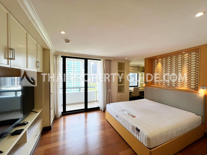 Condominium in Ploenchit 