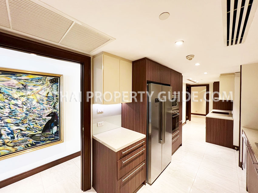 Condominium in Ploenchit 
