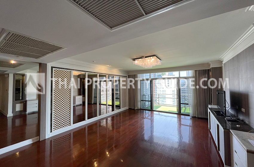 Condominium in Ploenchit 