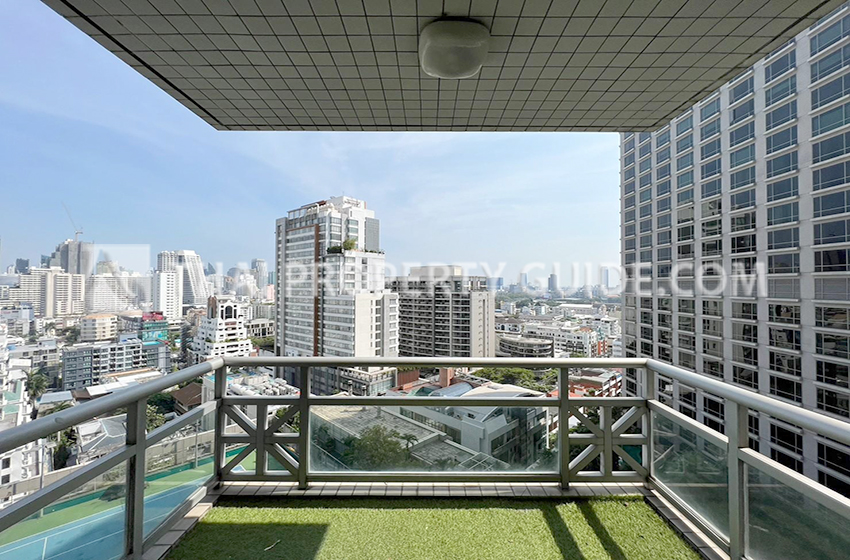 Condominium in Ploenchit 
