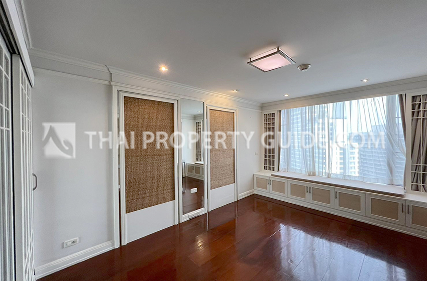 Condominium in Ploenchit 