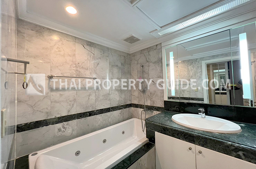 Condominium in Ploenchit 