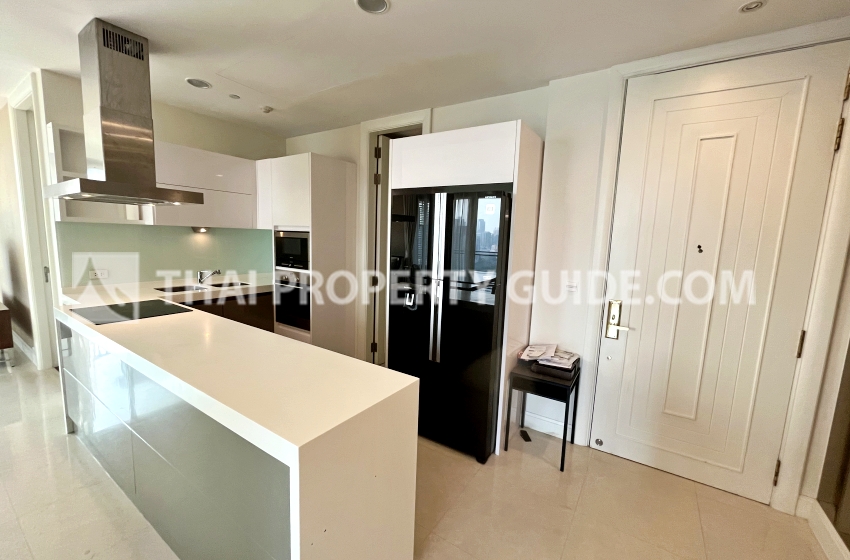 Condominium in Ploenchit 