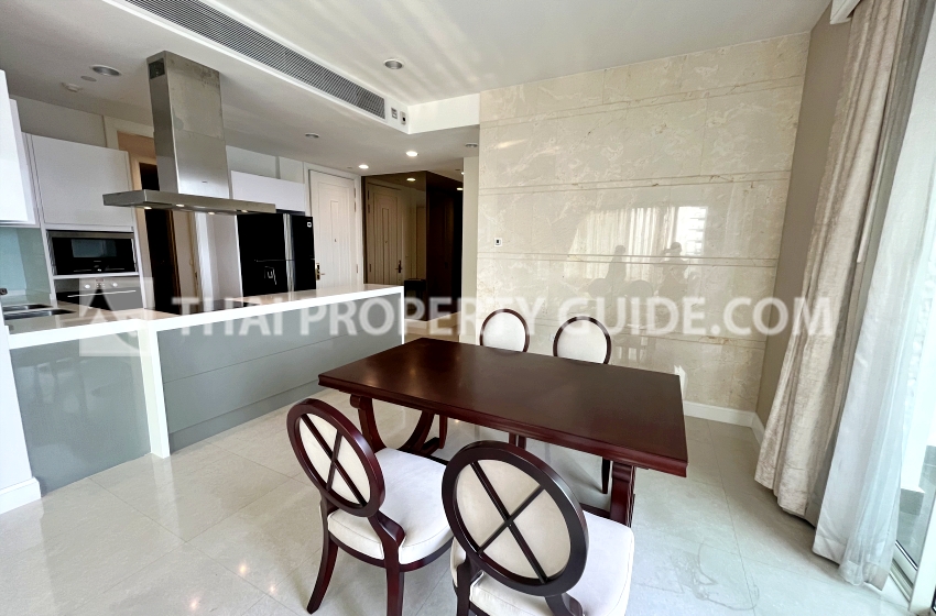 Condominium in Ploenchit 