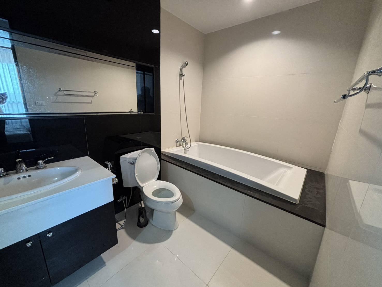 Condominium in Ploenchit 