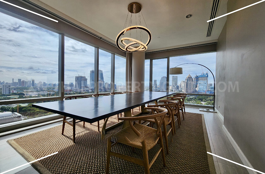 Condominium in Ploenchit 