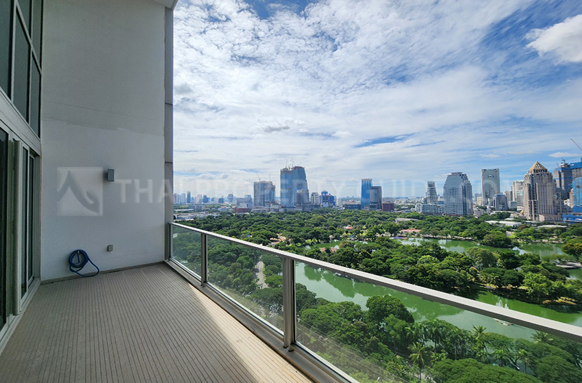 Condominium in Ploenchit 