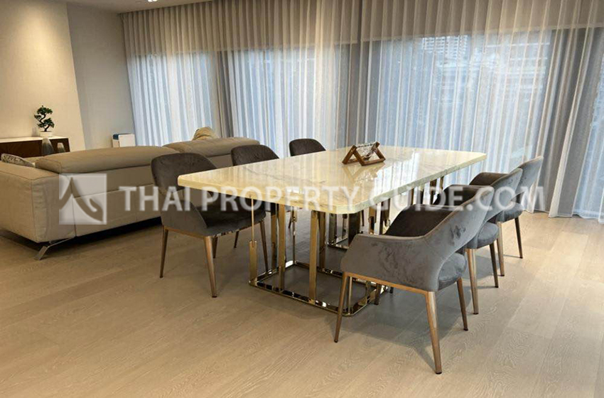 Condominium in Ploenchit 