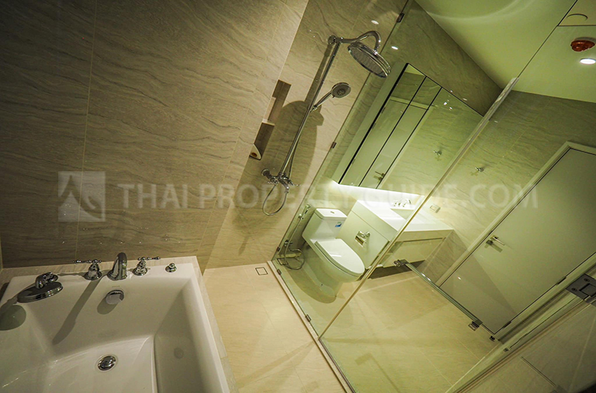 Condominium in Ploenchit 